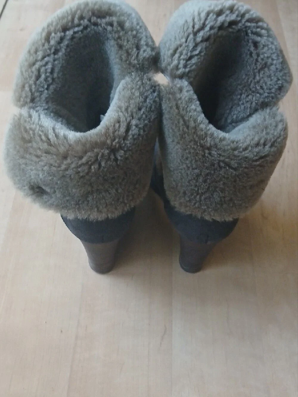 Emu wedge ankle